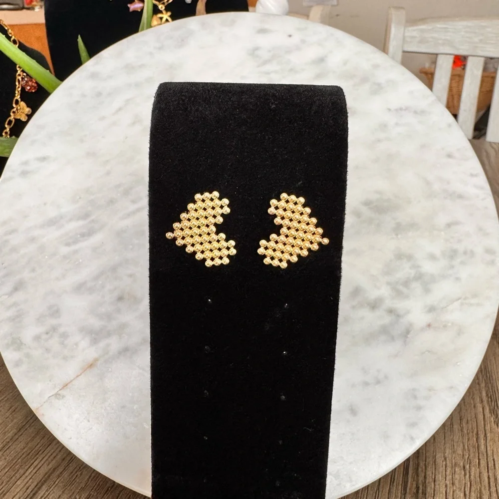 Radiant Gold Heart Stud Earrings - Picture 3 of 4